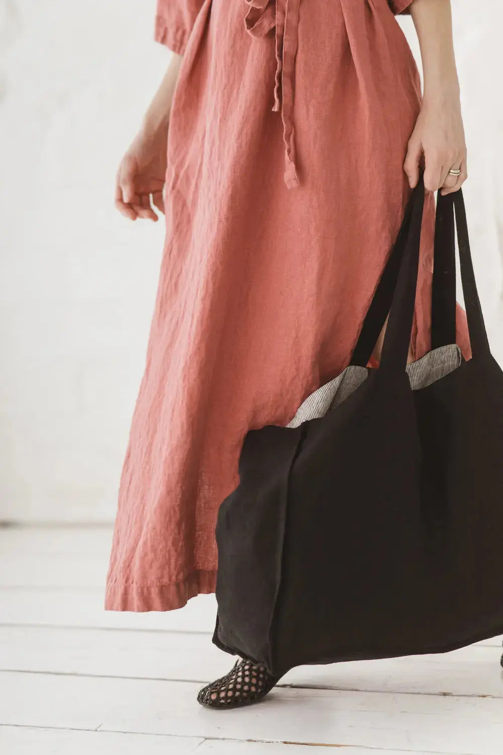Epic Linen linen kaftan maxi dress, styled with tote bag