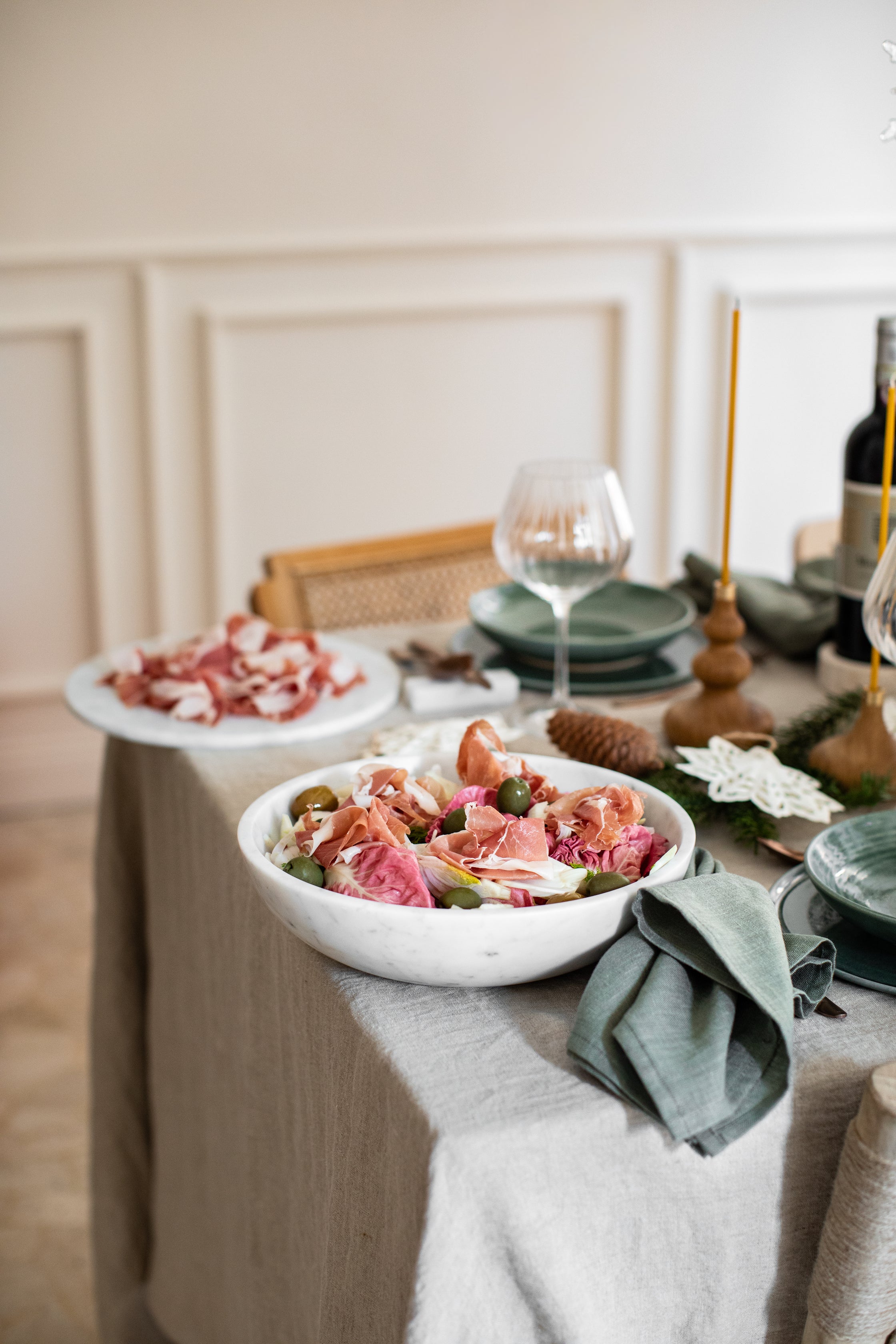 Discover our exquisite range of table linen from a premier textile factory, featuring wholesale tablecloths, high-quality linen napkins, elegant linen table runners, and durable linen placemats. Perfect for restaurants, hotels, and event planners, our European-made table linens combine style and durability, ensuring a sophisticated dining experience.