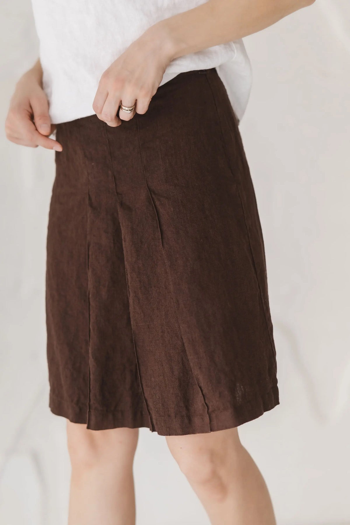 Knee-Length Pleated Linen Skirt - Penelope Epic Linen