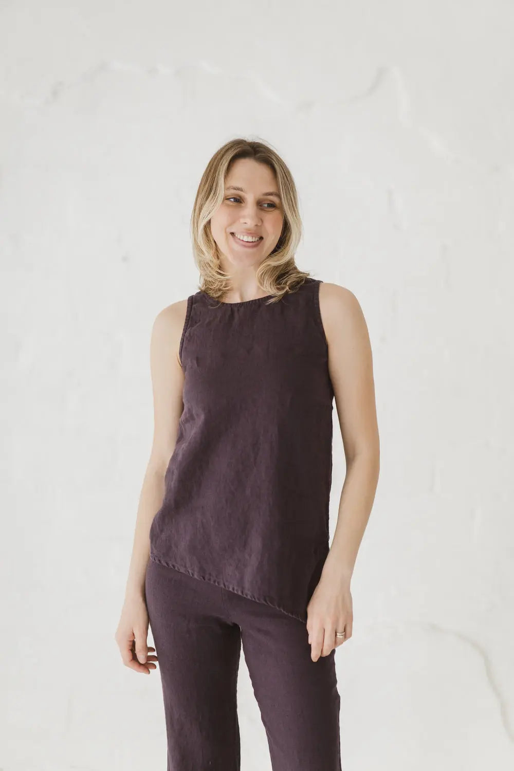 Linen Sleeveless Tank Top with Asymmetric Hem