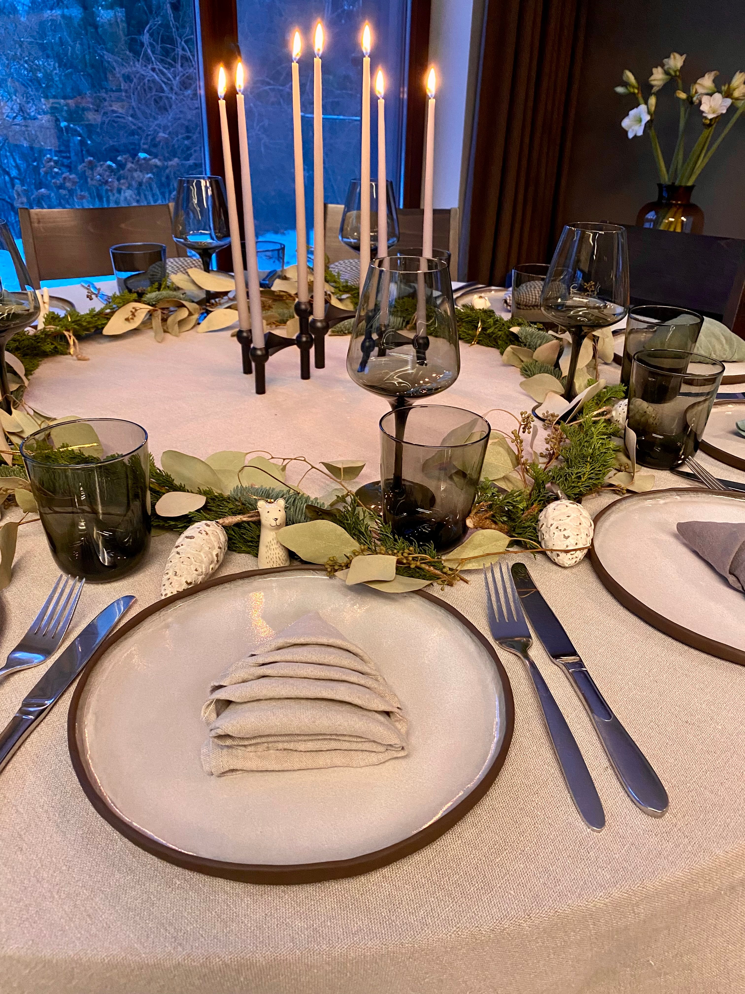 linen placemat table setting. EU table linen, European table linen wholesale, high-quality table linens EU, linen tablecloths Europe, luxury table linens wholesale EU, eco-friendly table linens Europe, European linen tableware, EU-made table linens, stylish table linens EU, premium table linens Europe