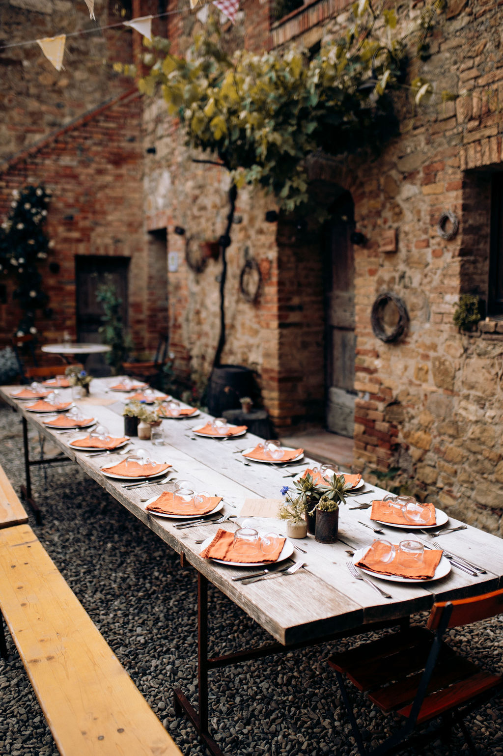 Explore our premium outdoor event table linen from a top linen wholesale website, featuring durable tablecloths, weather-resistant linen napkins, stylish linen table runners, and high-quality linen placemats. Ideal for weddings, parties, and corporate events, our outdoor table linens offer elegance and functionality, making them perfect for any occasion.