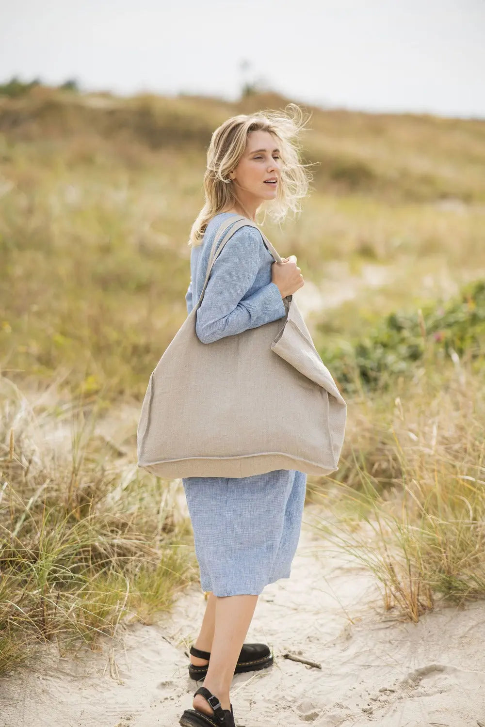 Light Linen Beach Bag – Soft Tote