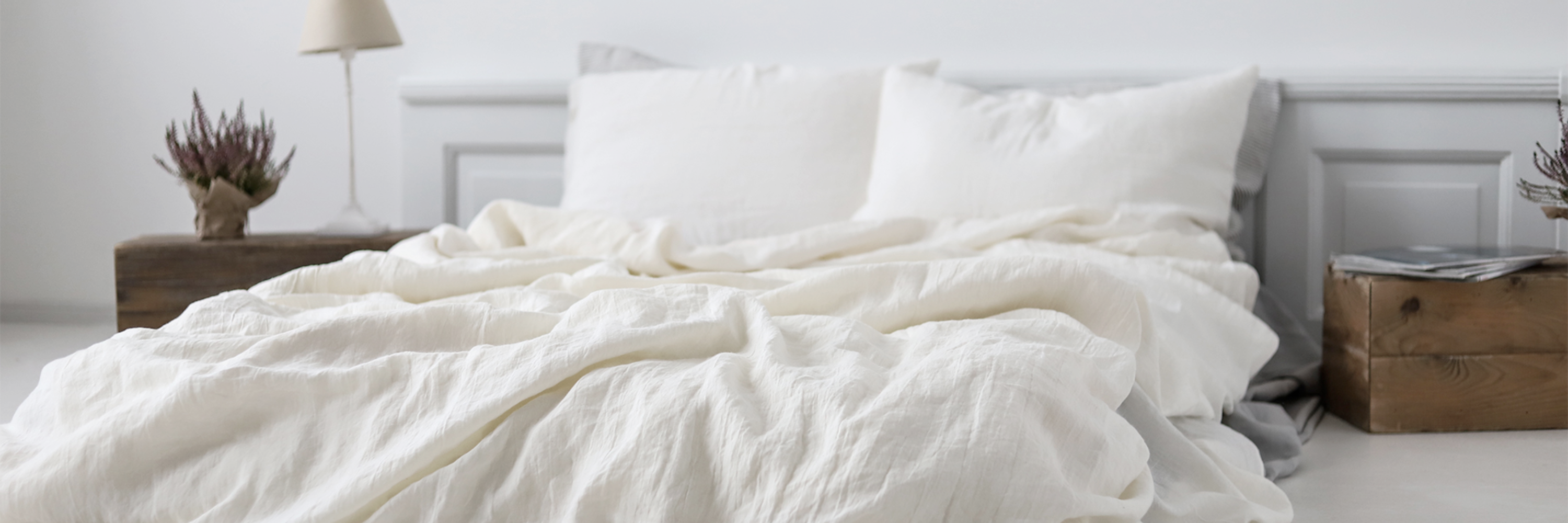White linen bedding set