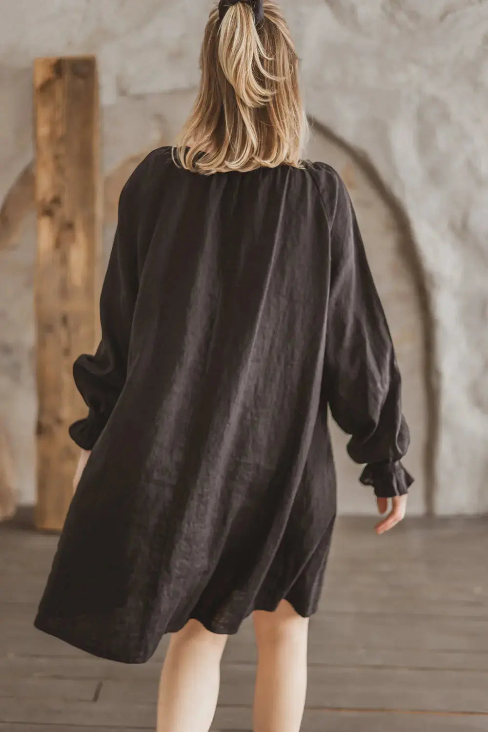 Linen Mini Dress Marea — back view with bishop sleeves and smocked cuffs