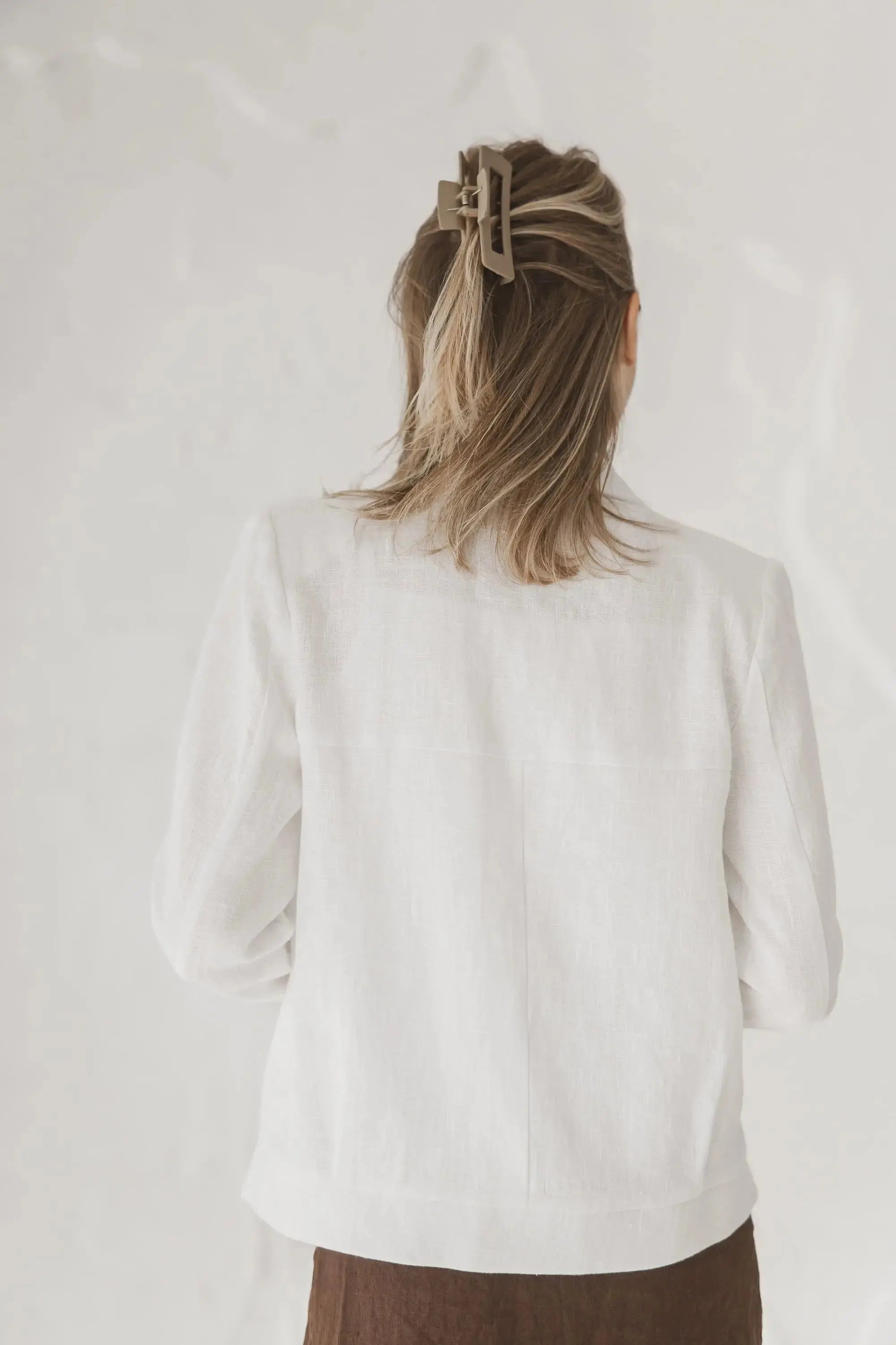 Back view of The Riviera structured heavyweight linen blazer for women 254