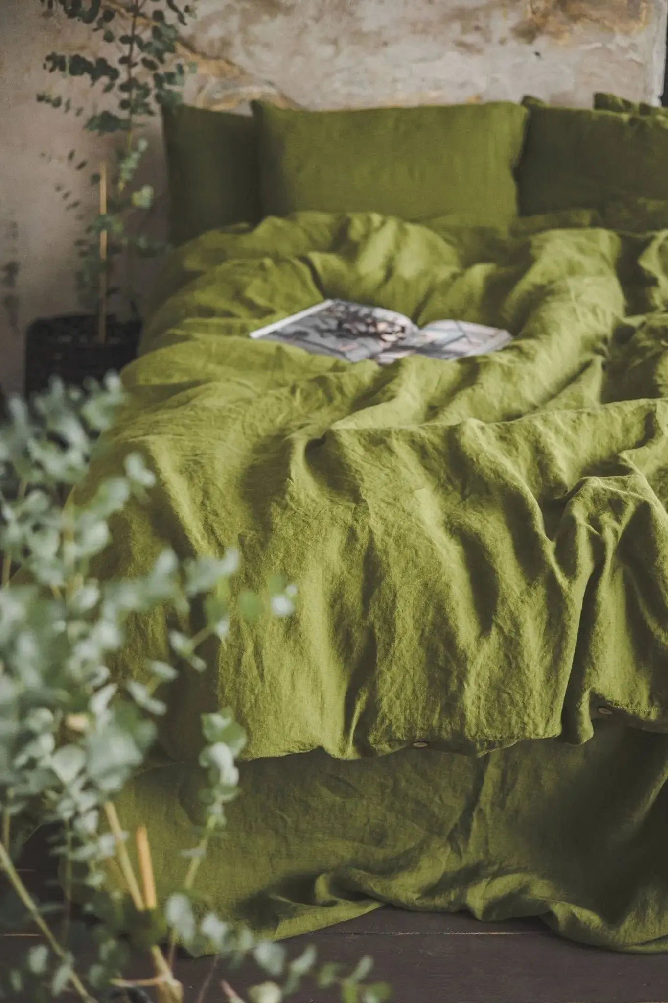 EVERLY 100% French Linen Queen Sheet Set | 4-Pc Stonewashed Bedding, Deep Pocket 16", Mossy Green