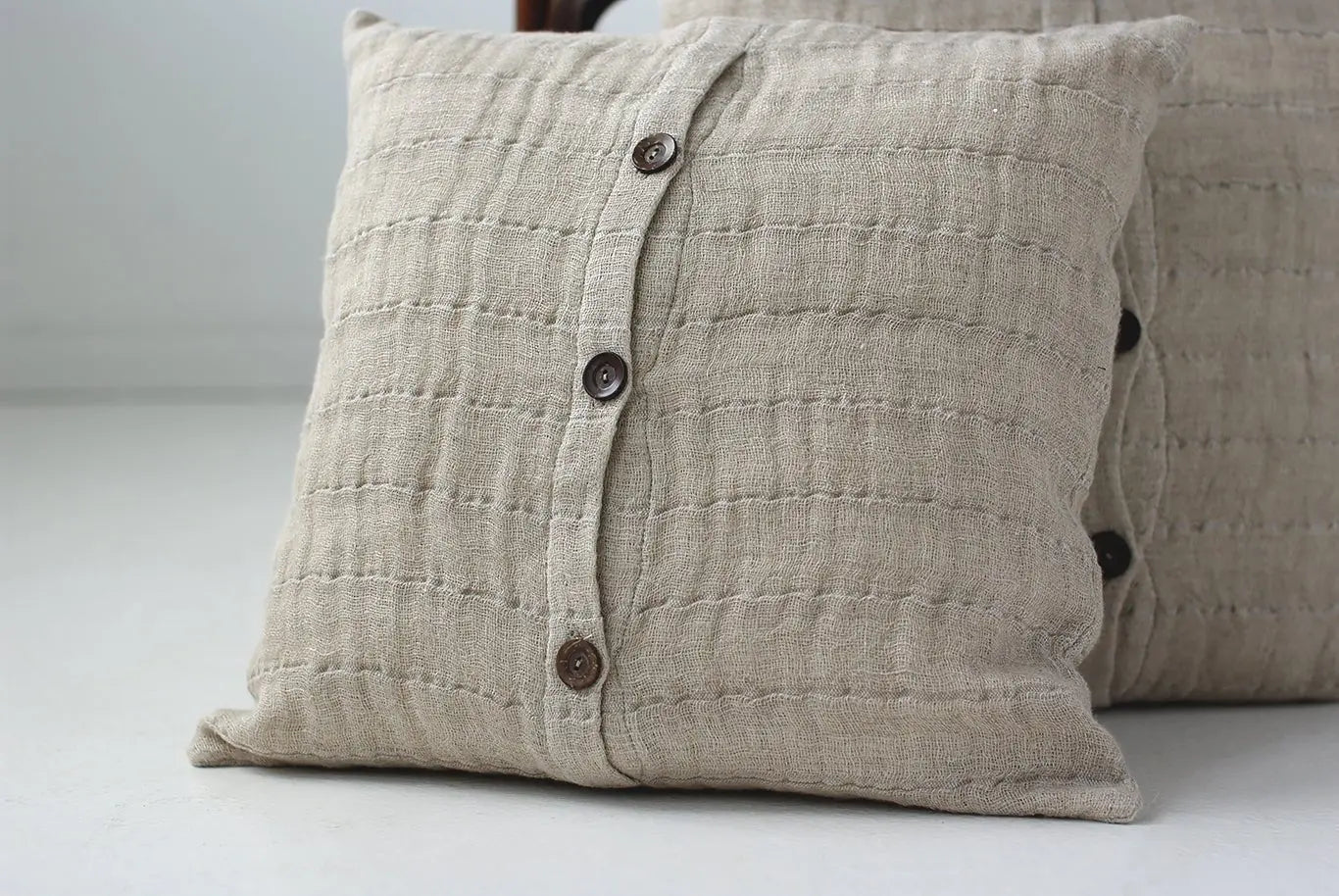Plisse Linen Throw Pillow with Coconut Buttons, Three Layer Linen - Epic Linen luxury linen