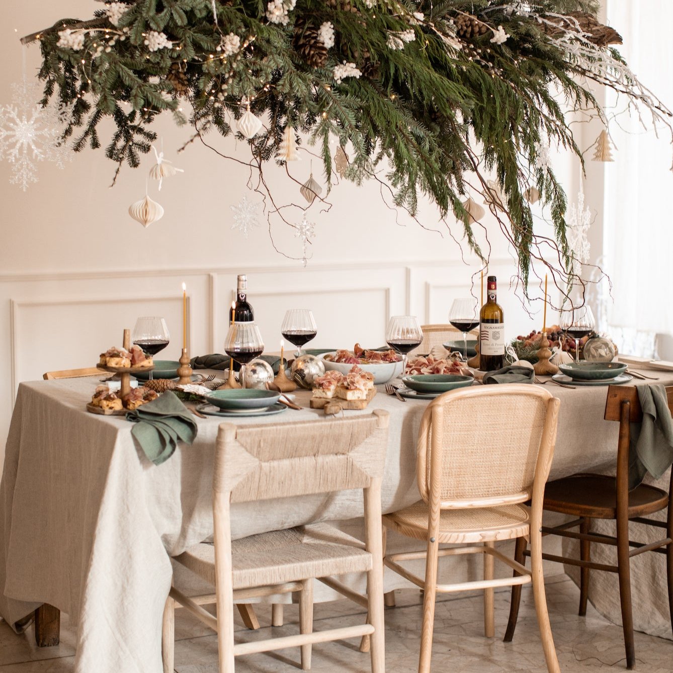 Linen Christmas table