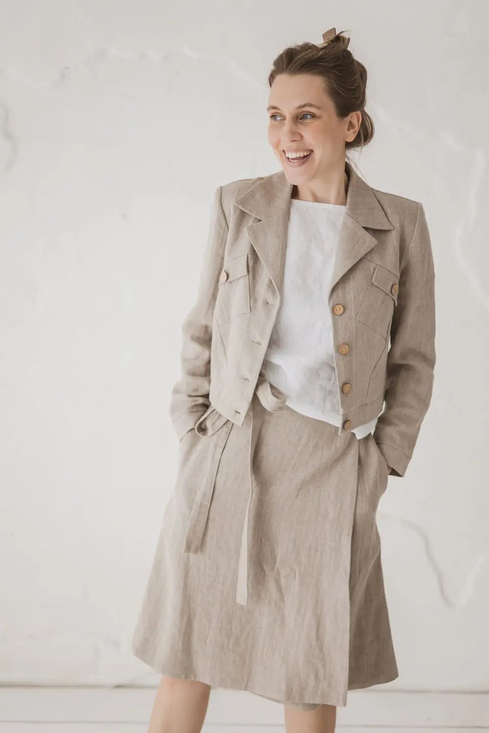 Structured Cropped Linen Blazer