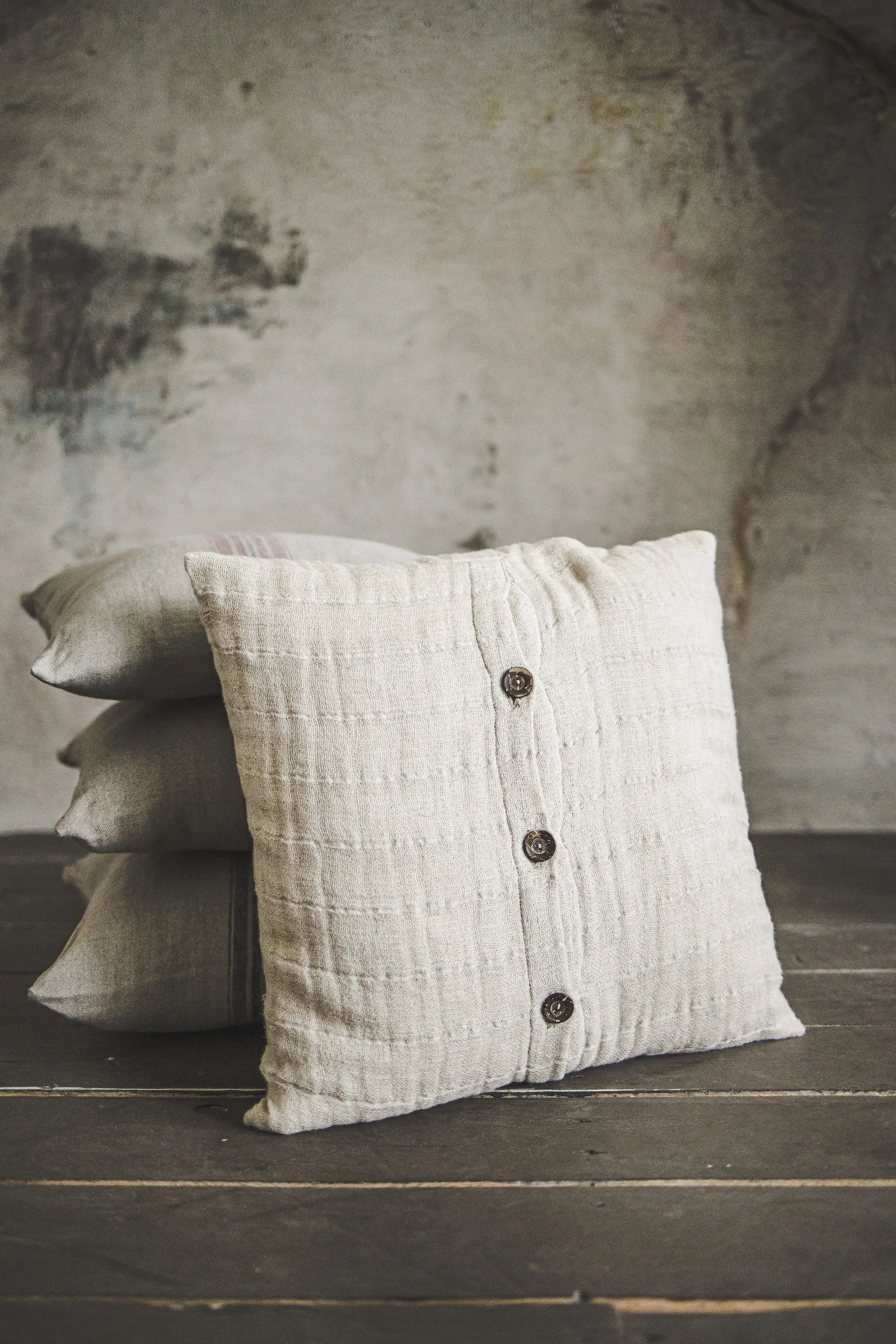 Plise Linen Throw Pillow with Coconut Buttons, Three Layer Linen