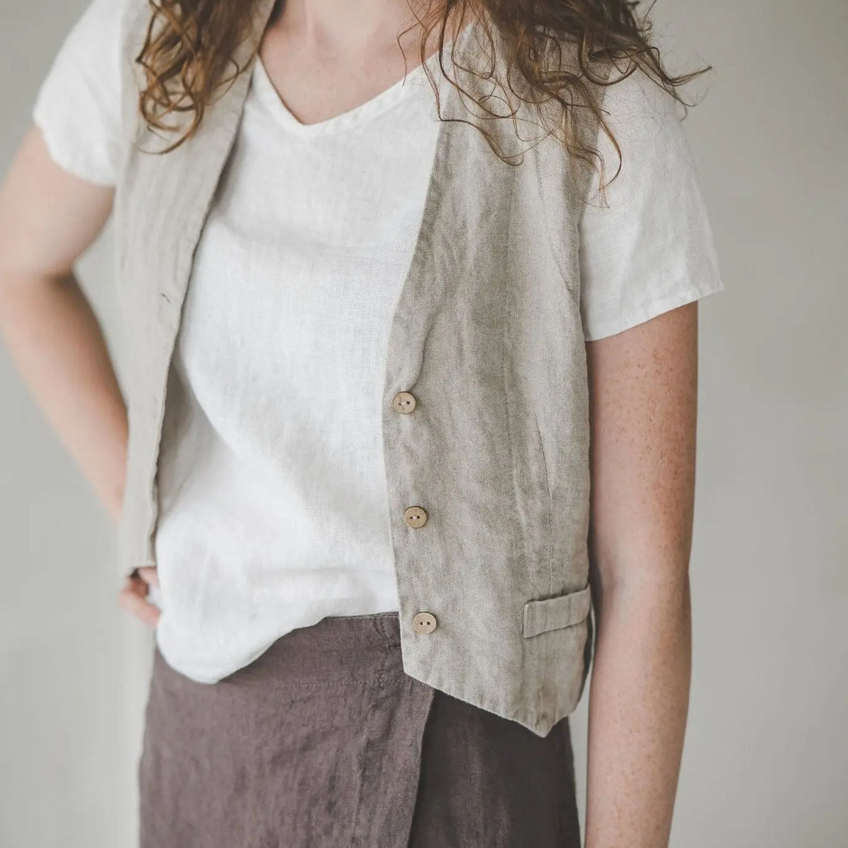 short-linen-vest-epic-linen- yo BIOTOP linen compact vest